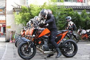 网红机车圈女骑吃瓜